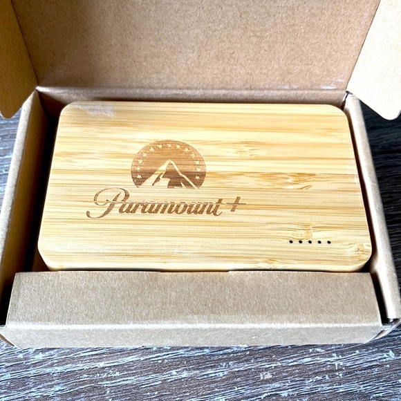Paramount Phone Charger - Picture 2 of 7